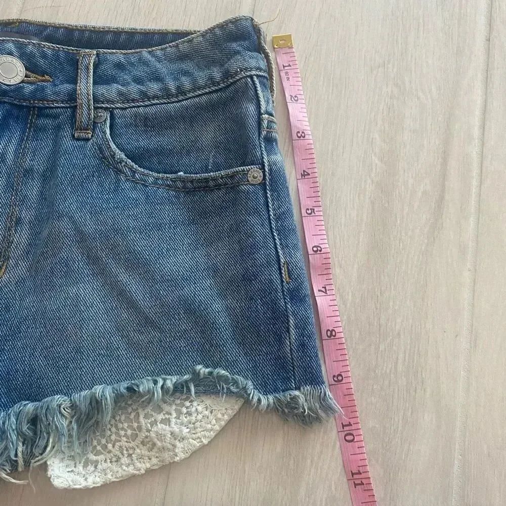 Kendall and Kylie Jean Shorts with Lace Pockets - Picture 6 of 7